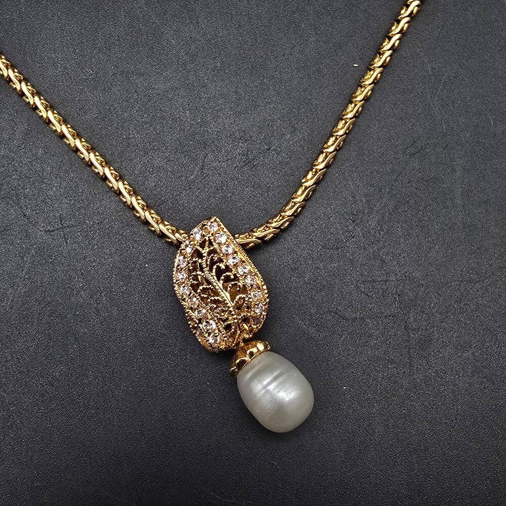 Lind 14K Gold Electroplated Faux Pearl necklace Pendant Leaf Rhinestone